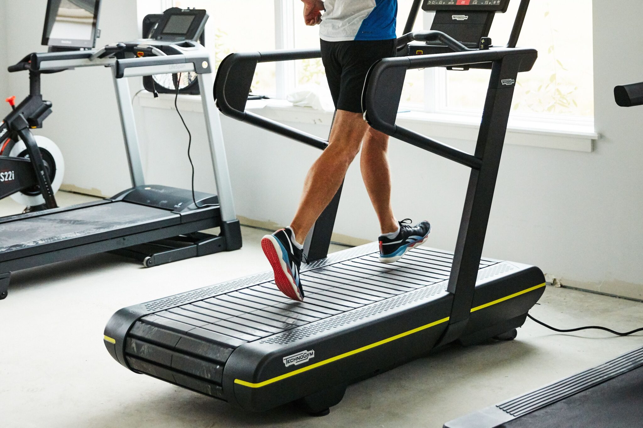 stationary-bike-vs-treadmill-which-cardio-is-the-best-for-your